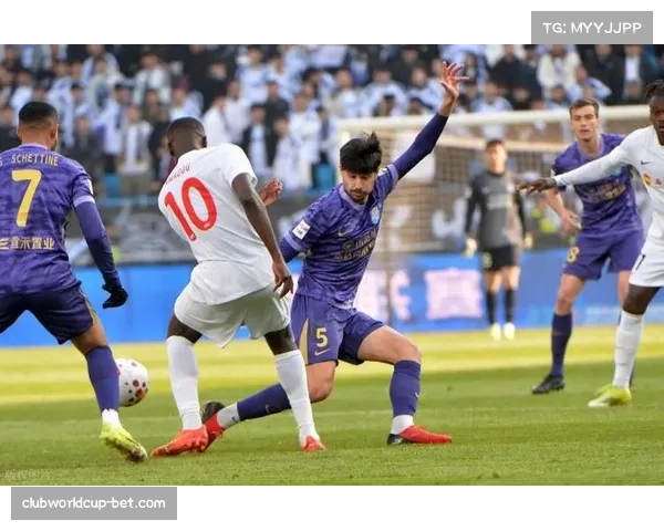 津门虎格劳与科尔多瓦中场组合磨合不足，传控节奏被打乱失掌控力